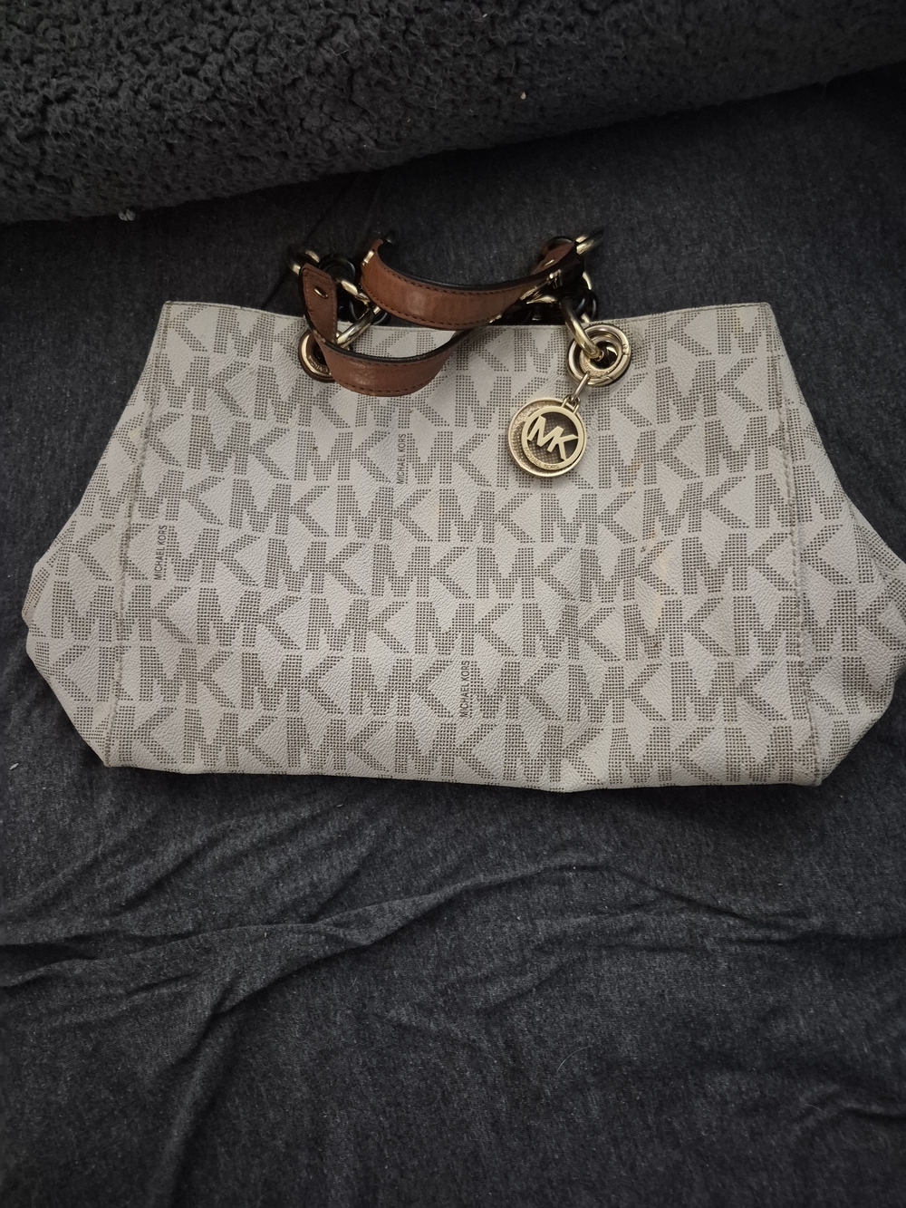 Michael Kors Beige MK Monogram Tote with Matching Scarf & Sandals - Picture 8 of 16